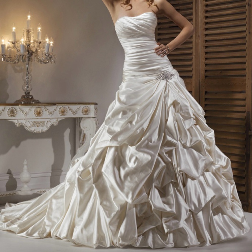 Maggie Sottero Wedding Dress